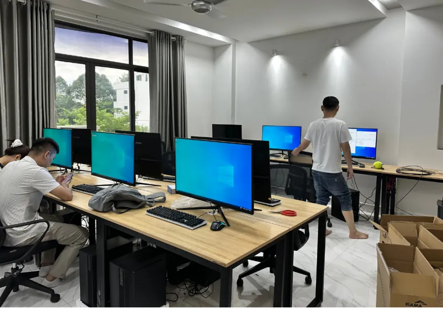 Văn phòng doanh nghiệp dùng máy tính do Hùng Phát cung cấp